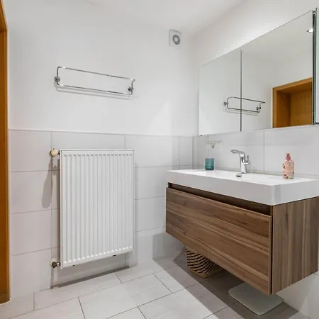Schöne 2-zi-whg Küche Bad Terrasse Apartamento Heusenstamm